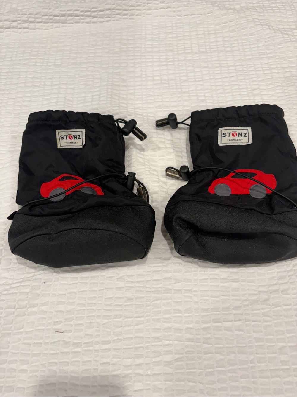 Stonz Kids black booties with fleece lining
Size L
